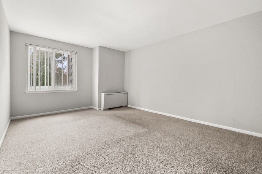 More Photos Of 8150 Lakecrest Dr, Greenbelt Apartments For Sale