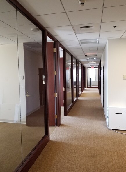 More Photos Of 1500 Main St, Springfield Medical For Lease