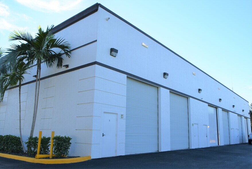 More Photos Of 4440 S Tiffany Dr, West Palm Beach Light Manufacturing For Lease