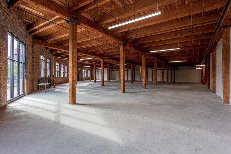 More Photos Of 2100 S Morgan St, Chicago Office For Lease
