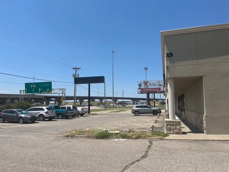 More Photos Of 4722 W Kellogg, Wichita Medical For Sale