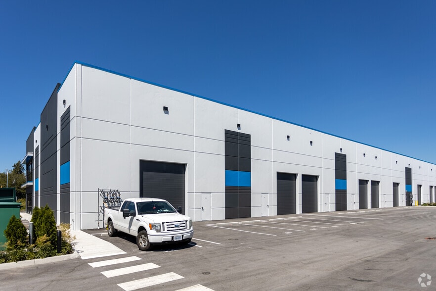 More Photos Of 6286 203 St, Langley Showroom For Lease