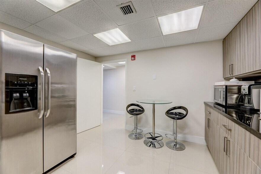 More Photos Of 825 Brickell Bay Dr, Miami Apartments For Lease