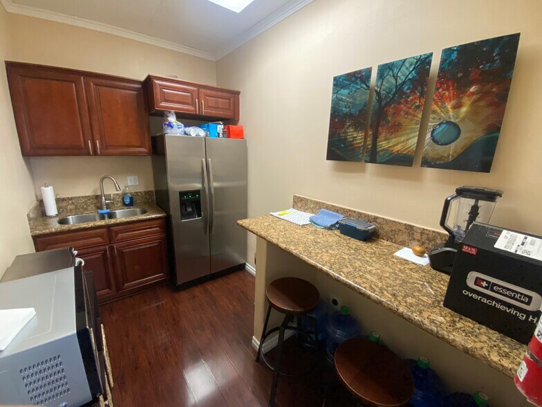 More Photos Of 620-648 S Barranca Ave, Covina Office For Lease