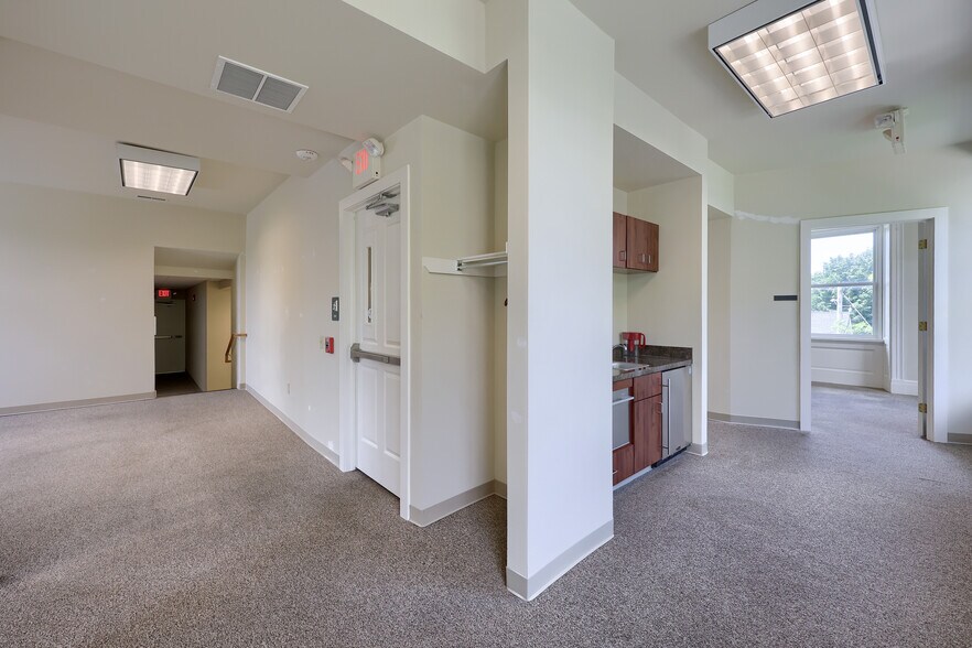 More Photos Of 390 E Main St, Ephrata Office For Sale