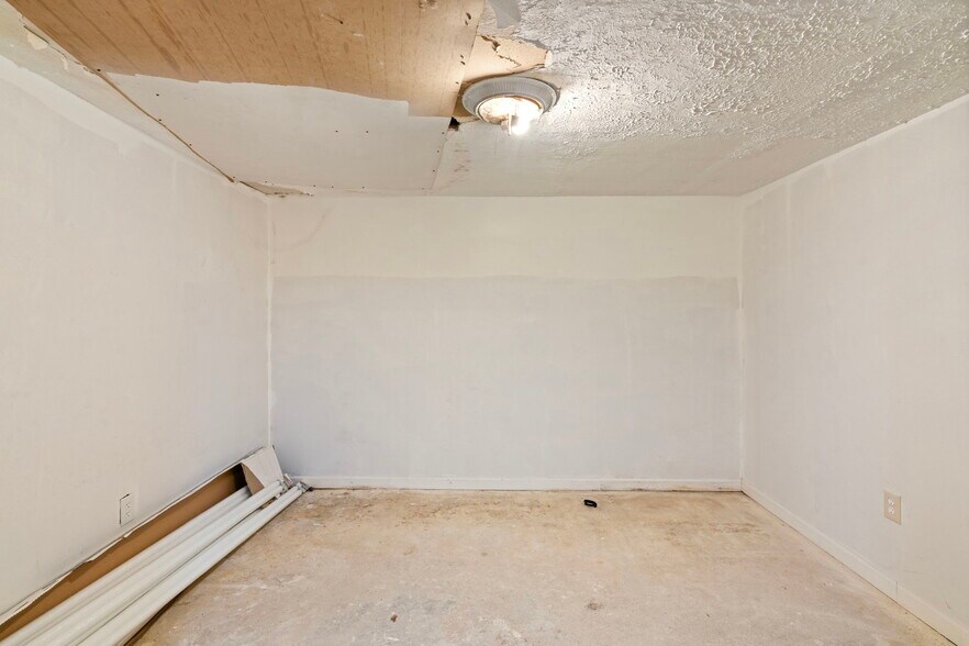 More Photos Of 4928 Marlboro Pike, Capitol Heights General Retail For Lease