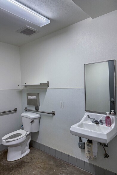 More Photos Of 1940 Union St, Oakland Warehouse For Sale