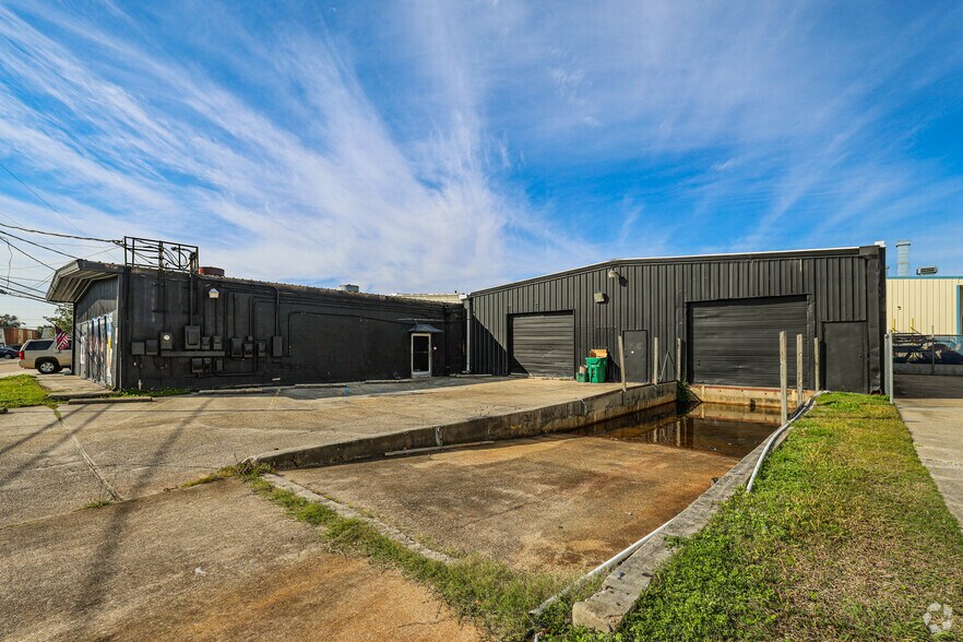 More Photos Of 4729 Sanford St, Metairie Warehouse For Lease