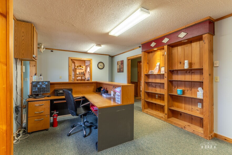More Photos Of 1915 Saranac Ave, Lake Placid General Retail For Sale