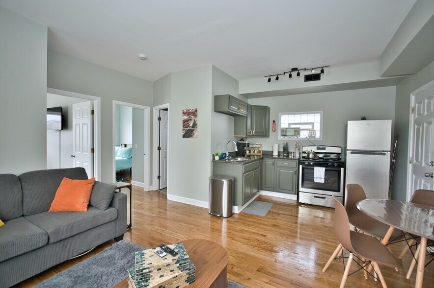 More Photos Of 3034-3040 W Montrose Ave, Chicago Apartments For Sale