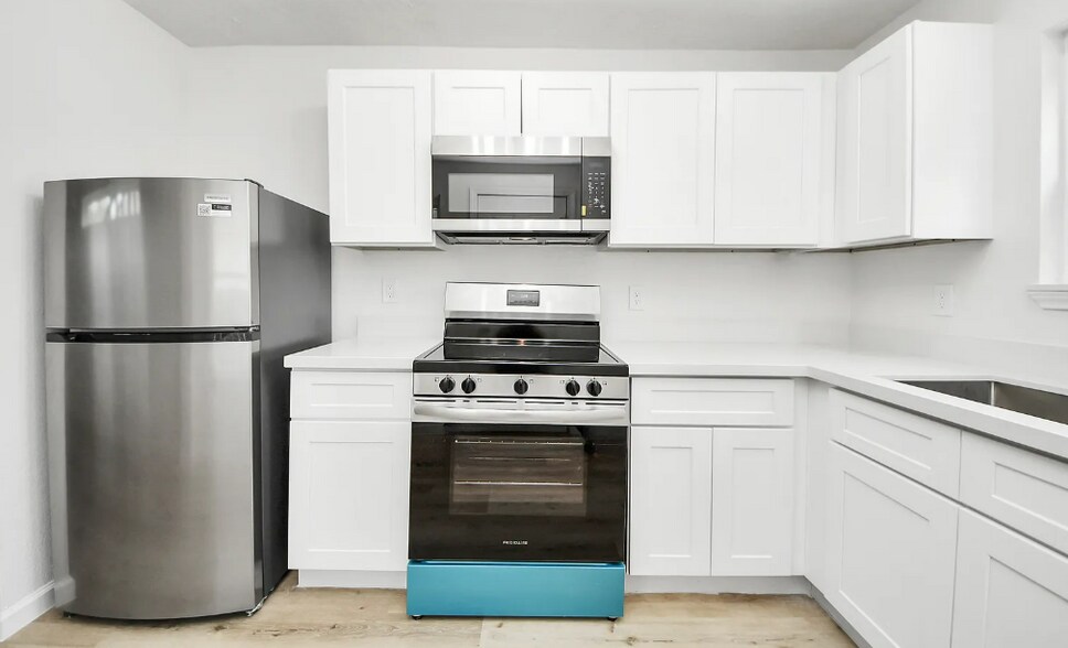 More Photos Of 7301 Sherman St, Houston Apartments For Sale