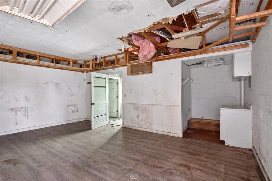 More Photos Of 79 Jones St, Jasper Warehouse For Sale