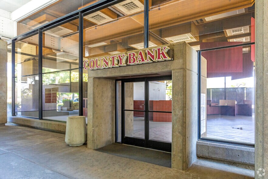 More Photos Of 1310 E Shaw Ave, Fresno Unknown For Lease