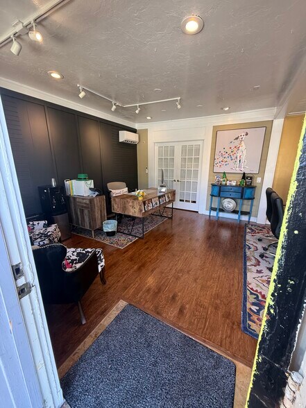 More Photos Of 110 E 5th Ave, Mount Dora General Retail For Lease