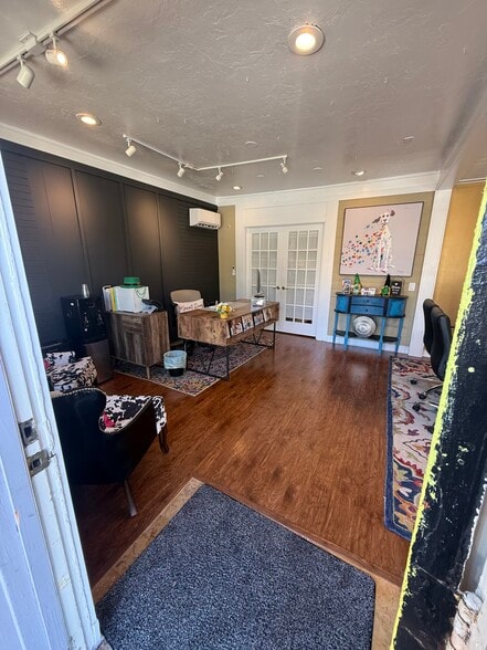 More Photos Of 112 E 5th Ave, Mount Dora Storefront For Lease