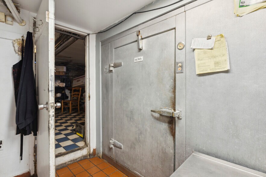 More Photos Of 1127 Pine St, Philadelphia Storefront Retail Residential For Sale