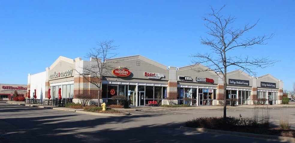 More Photos Of 137-149 N Weber Rd, Bolingbrook Restaurant For Lease