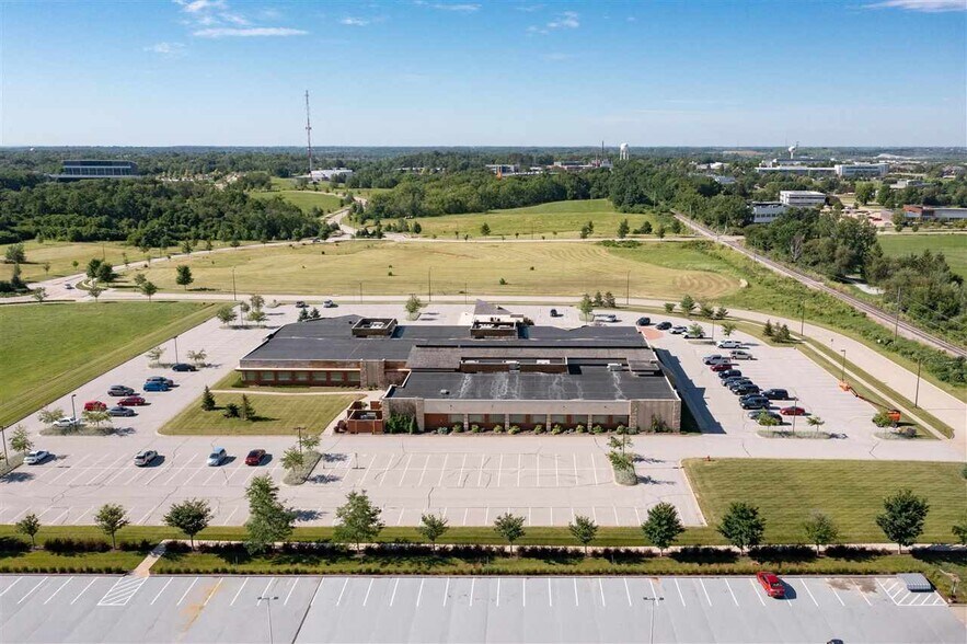 More Photos Of 3273 Ridgeway Dr, Coralville Office For Lease