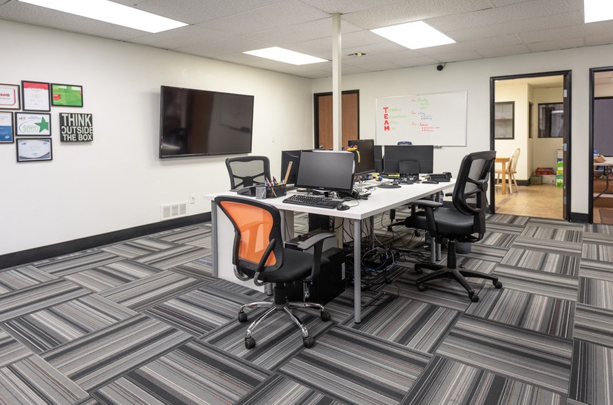 More Photos Of 20700 Belshaw Ave, Carson Warehouse For Lease