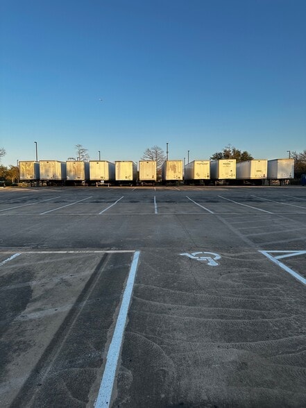 More Photos Of 2214 Braker Ln, Austin Distribution For Lease