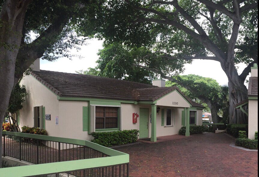 More Photos Of 1230 S Federal Hwy, Boynton Beach Office For Lease
