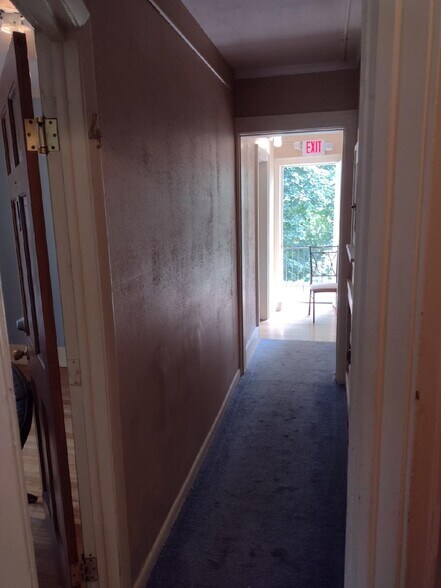 More Photos Of 314 Augusta Ave, Dekalb Dormitory For Sale