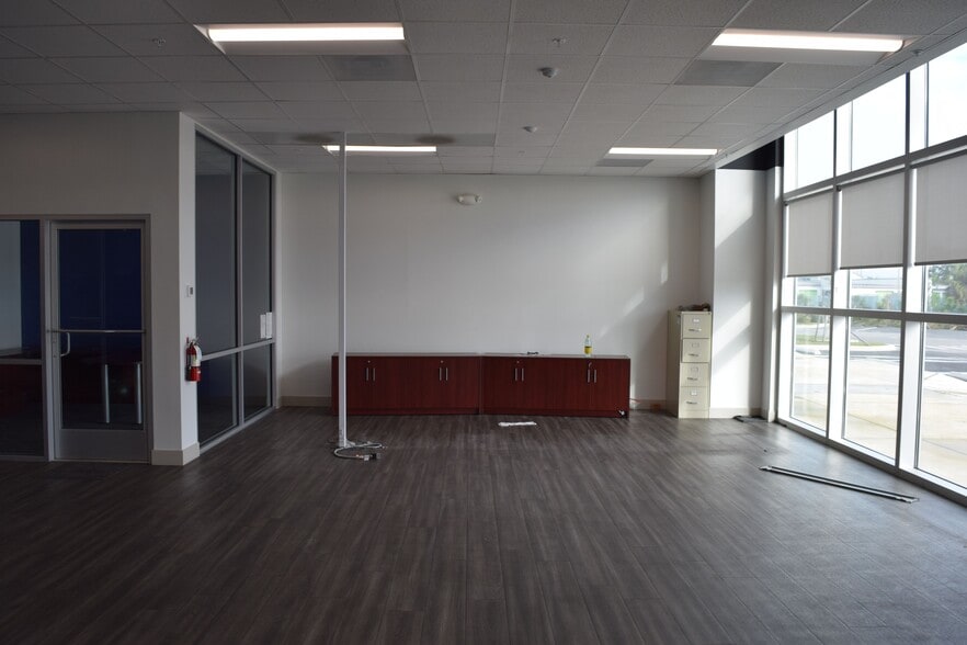 More Photos Of 1280 US Highway 41 Byp S, Venice Auto Dealership For Sale