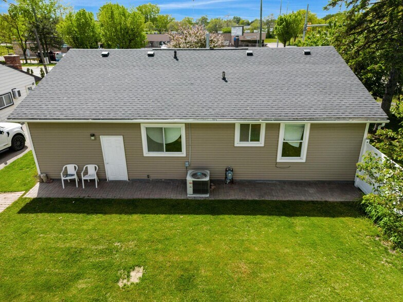 More Photos Of 7969 Richardson Rd, West Bloomfield Office Residential For Sale
