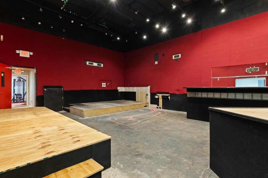 More Photos Of 5021 W Nassau St, Tampa Manufacturing For Sale