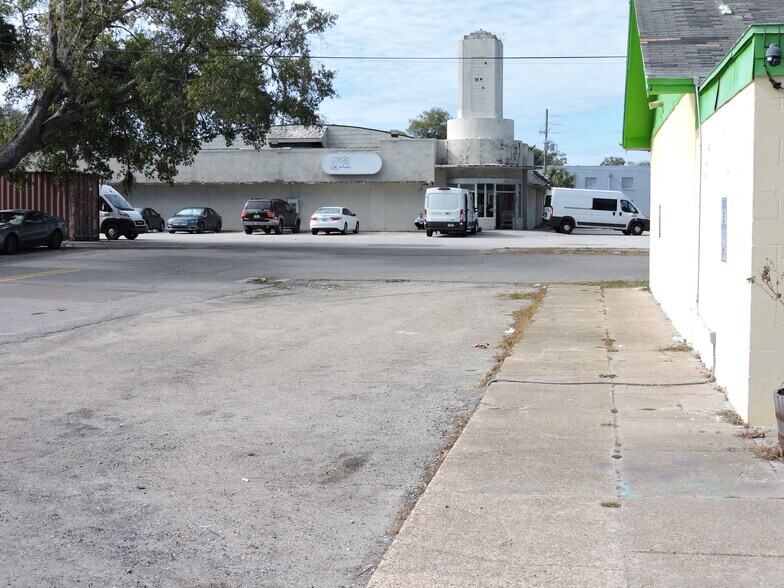 More Photos Of 2504 Main St, Jacksonville Freestanding For Sale
