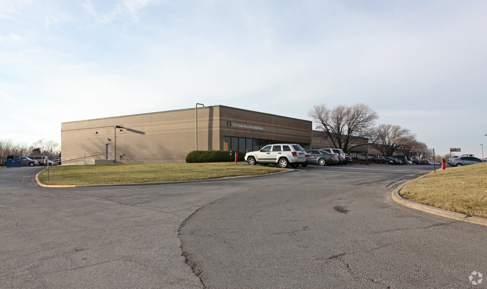 Primary Photo Of 10300-10306 NW Prairie View Rd, Kansas City Light Manufacturing For Lease