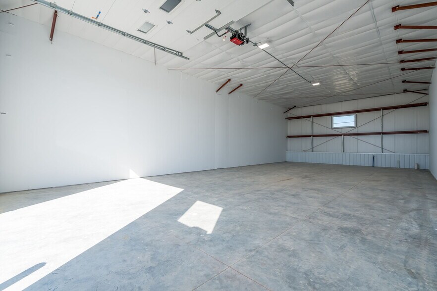 More Photos Of 3021 Evergreen Trl, Mankato Warehouse For Sale