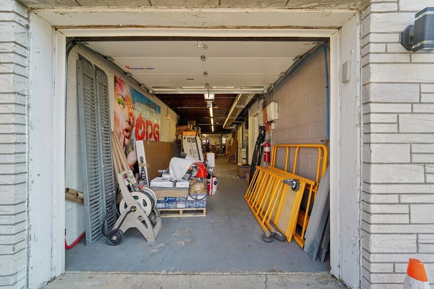 More Photos Of 593-595 New York Ave, Lyndhurst Light Manufacturing For Lease