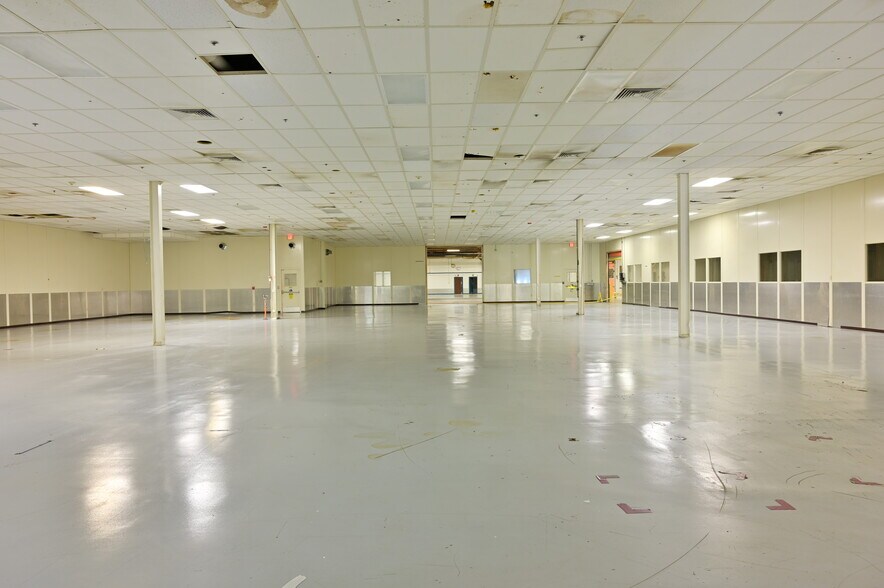 More Photos Of 7500 US 11 W, Rogersville Manufacturing For Lease