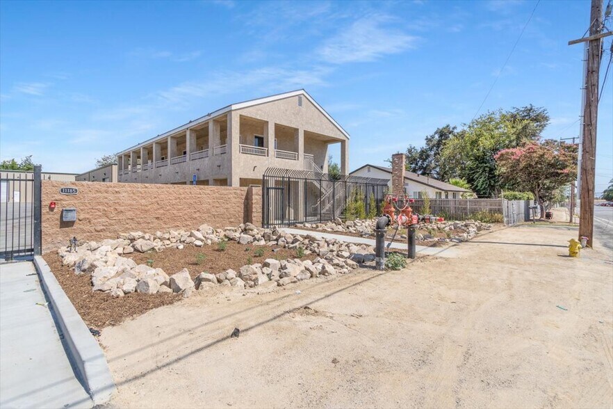 More Photos Of 11185 Roswell Ave, Pomona Warehouse For Lease