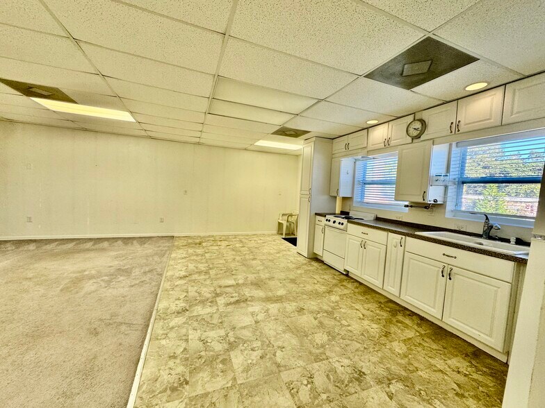 More Photos Of 1385 Touchstone Rd, North Fort Myers Flex For Sale