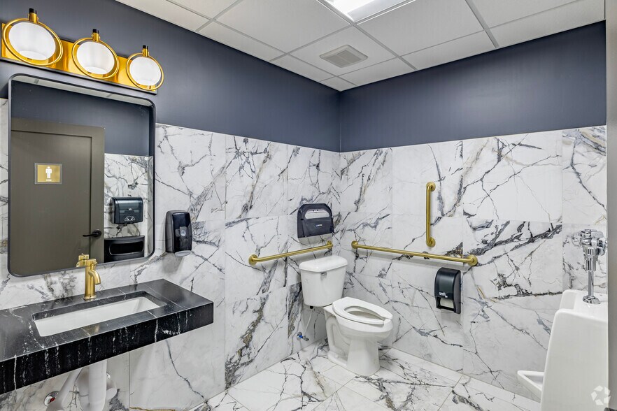 More Photos Of 811 Oakwood Dr, Rochester Medical For Lease