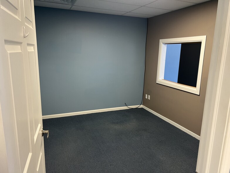 More Photos Of 1400 Scott Lake Rd, Waterford Office For Lease