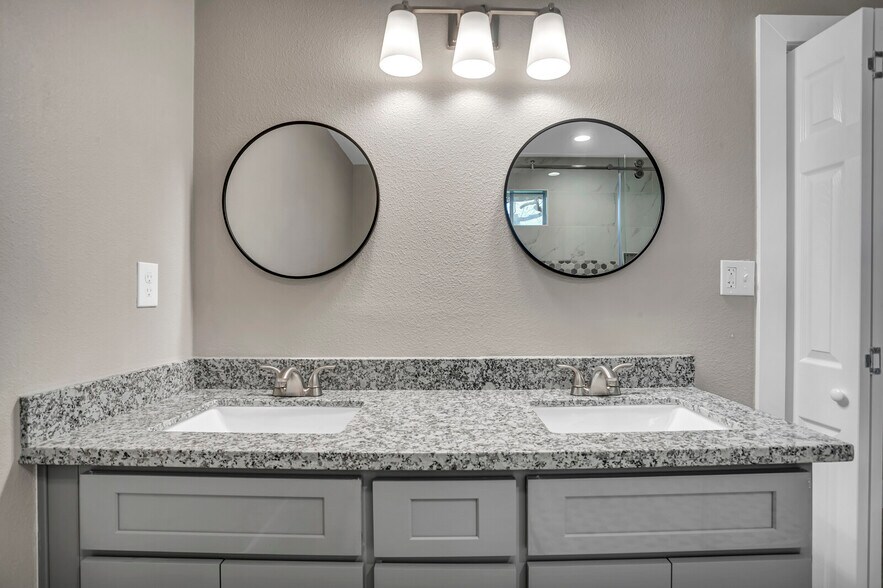 More Photos Of 601 Spring St, Round Rock Office Residential For Lease