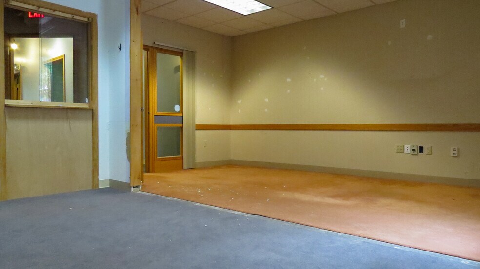 More Photos Of 215 Fisherville Rd, Concord General Retail For Lease