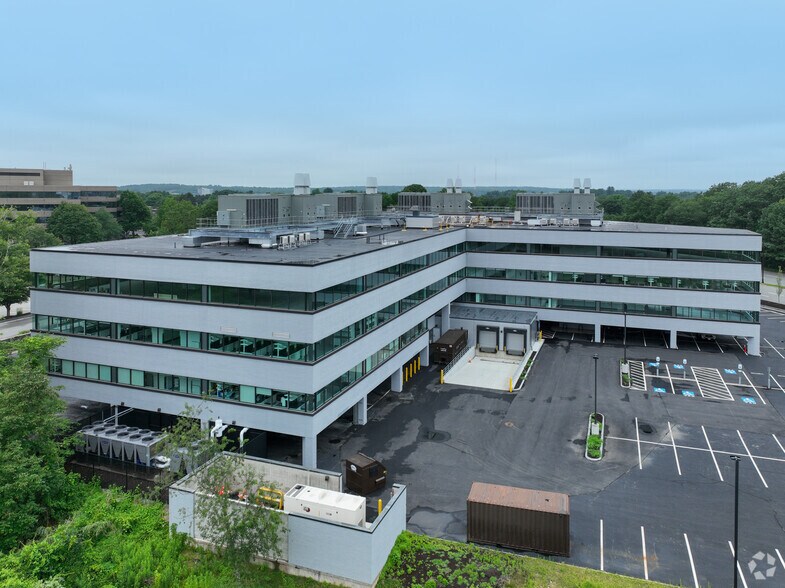 More Photos Of 5 Burlington Woods Dr, Burlington Office For Lease