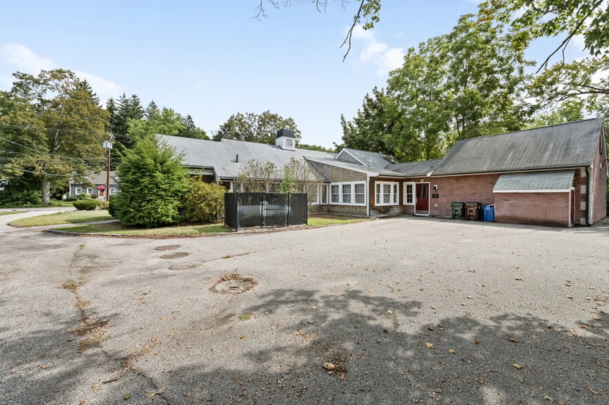 More Photos Of 11 Maple St, West Newbury Office For Sale