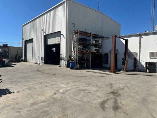 More Photos Of 8751 Bradley Ave, Sun Valley Warehouse For Lease