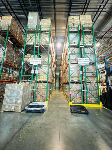 More Photos Of 3320 NW 67th Ave, Miami Distribution For Lease