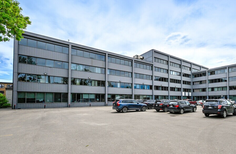 More Photos Of 1415-1425 Jarry Rue E, Montréal Medical For Lease