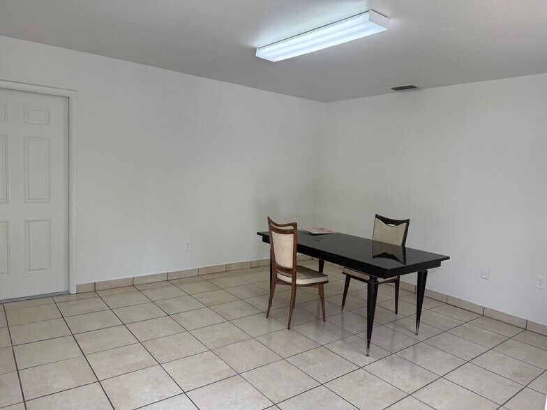 More Photos Of 2465-2473 W 80th St, Hialeah Warehouse For Lease