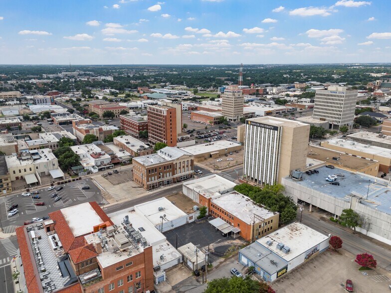 More Photos Of 711-723 Washington Ave, Waco Storefront For Sale