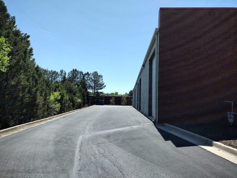 More Photos Of 5207 Belle Wood Ct, Buford Warehouse For Sale