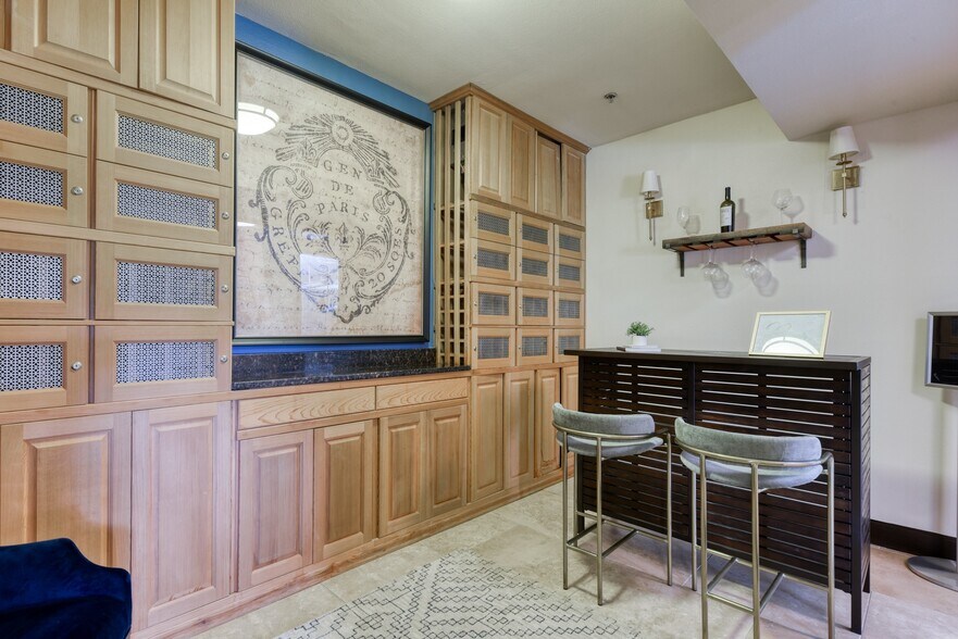 More Photos Of 300 E Basse Rd, San Antonio Apartments For Lease