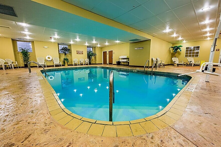 More Photos Of 1640 Cedar St, Raton Hotel For Sale